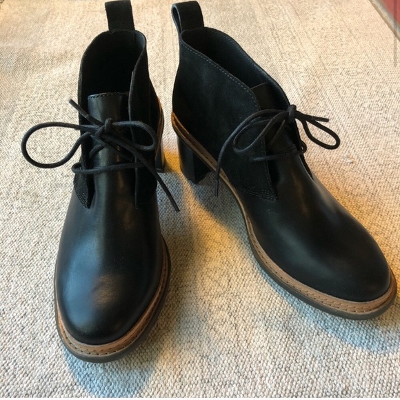 clarks trace glow black